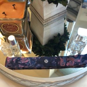 Lululemon Navy pink pattern flyaway tamer headband